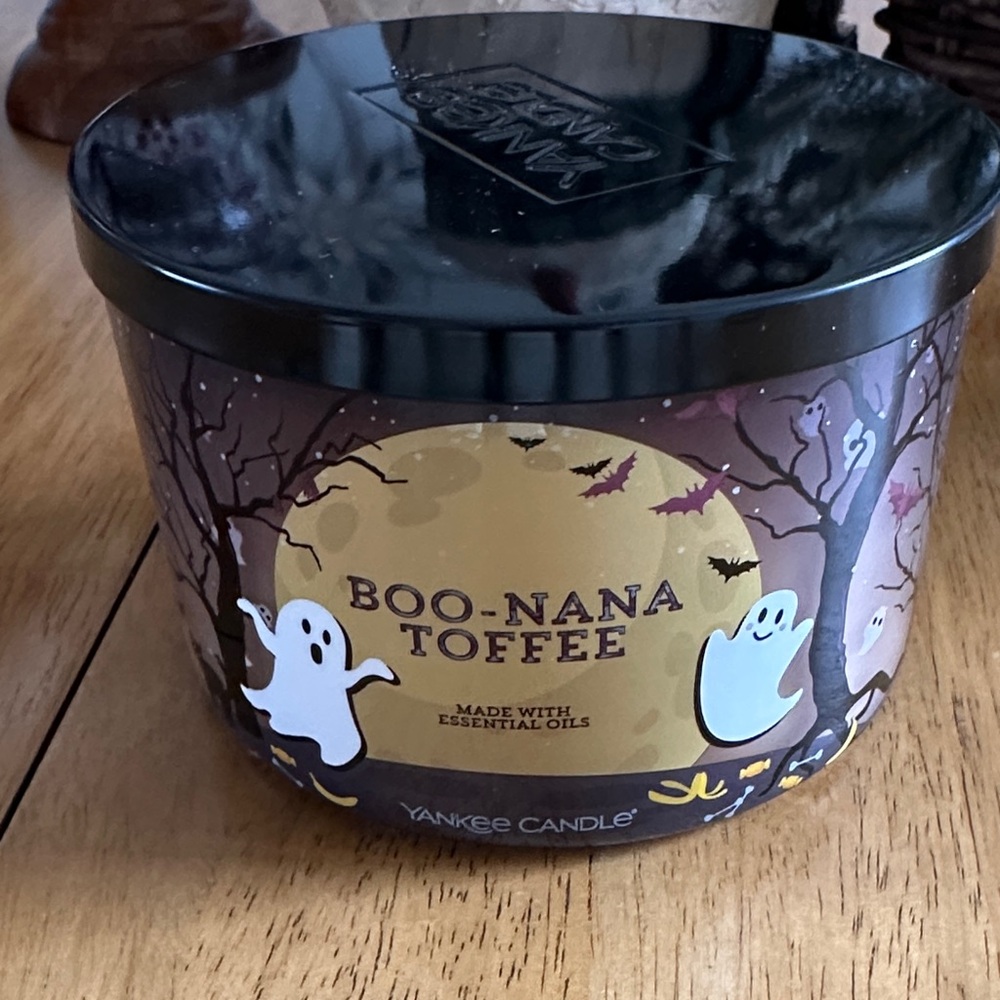 Yankee Candle 3 Wick Candle Boo-Nana Toffee New NWT